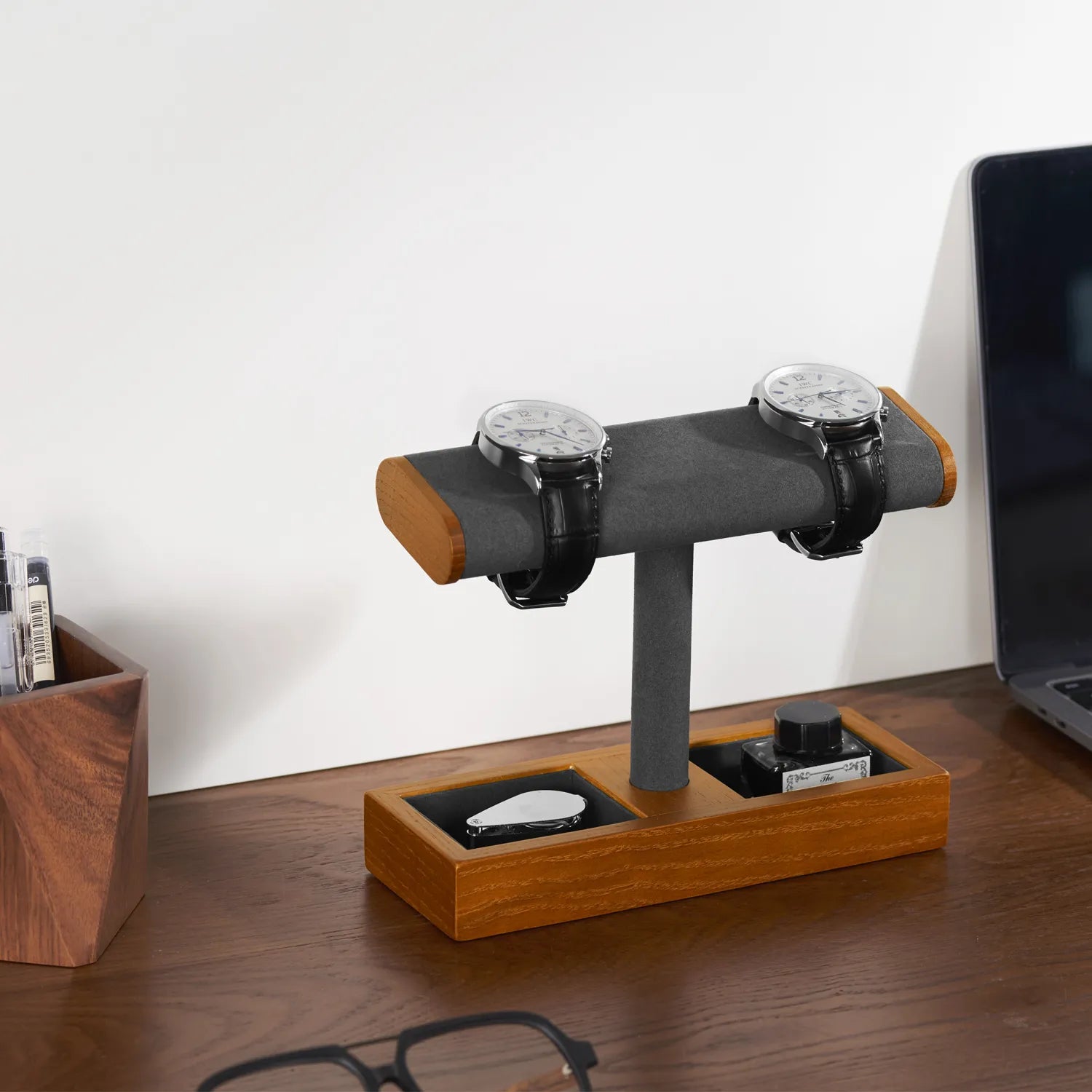 Display para relógios e joias em madeira de cinza e microfibra